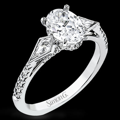 Engagement Ring in 18k Gold with Diamonds