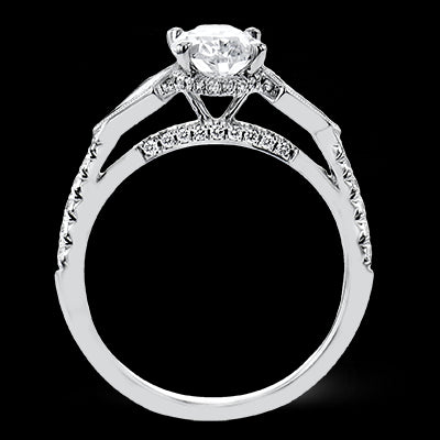 Engagement Ring in 18k Gold with Diamonds