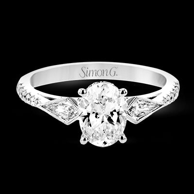 Engagement Ring in 18k Gold with Diamonds