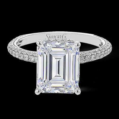 Engagement Ring in 18k Gold with Diamonds