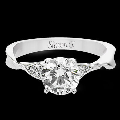 Engagement Ring in 18k Gold with Diamonds