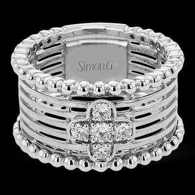 Right Hand Ring in 18k Gold with Diamonds