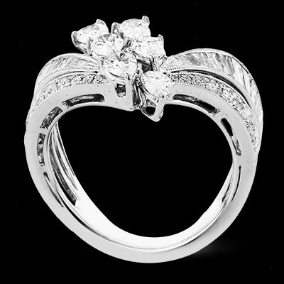 Right Hand Ring in 18k Gold with Diamonds