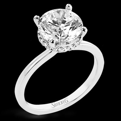 Engagement Ring in 18k Gold with Diamonds