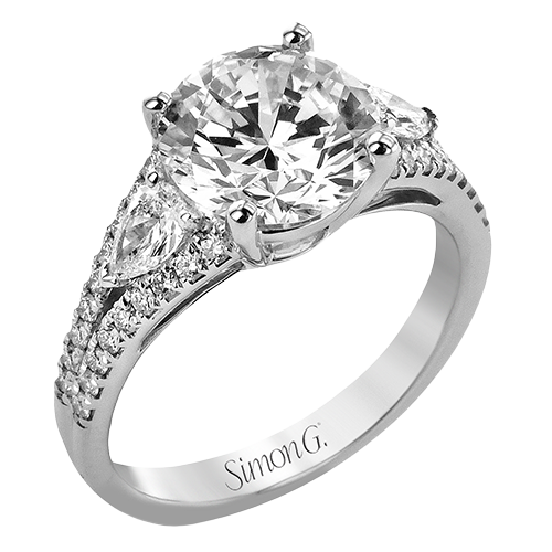 Engagement Ring in 18k Gold with Diamonds
