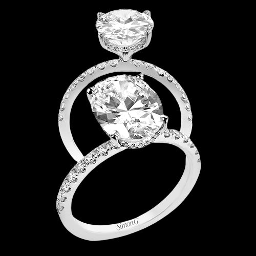 Engagement Ring in 18k Gold with Diamonds