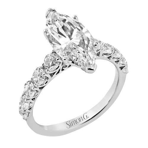 Engagement Ring in 18k Gold with Diamonds