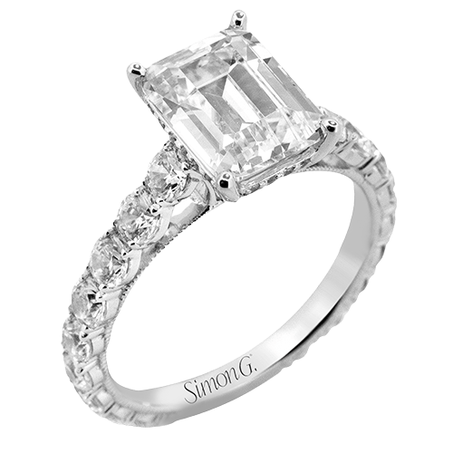 Engagement Ring in 18k Gold with Diamonds