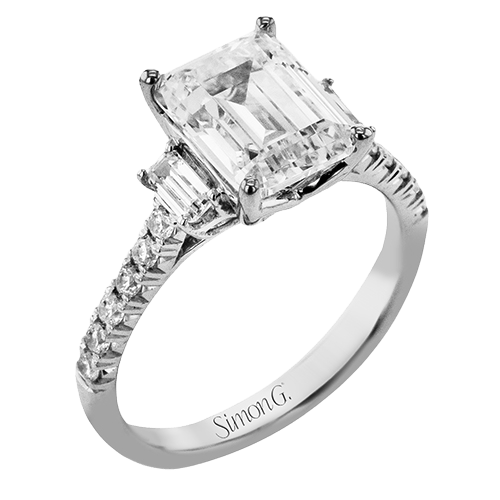 Engagement Ring in 18k Gold with Diamonds