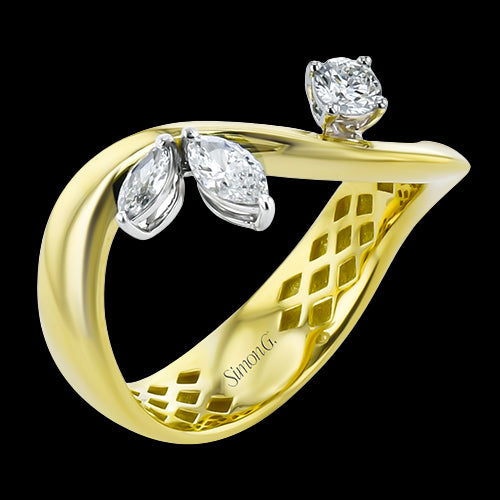 Right Hand Ring in 18k Gold with Diamonds