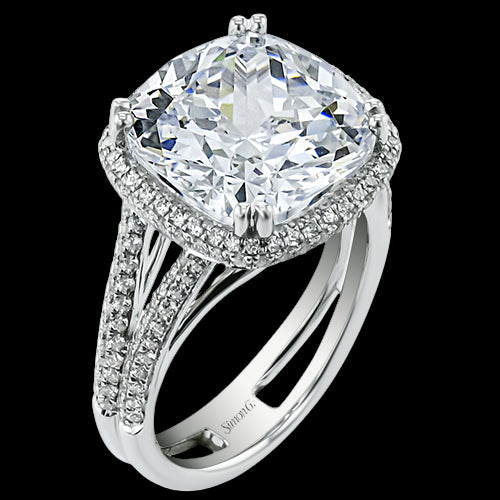 Engagement Ring in 18k Gold with Diamonds