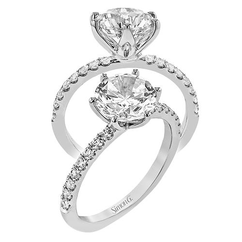 Engagement Ring in 18k Gold with Diamonds