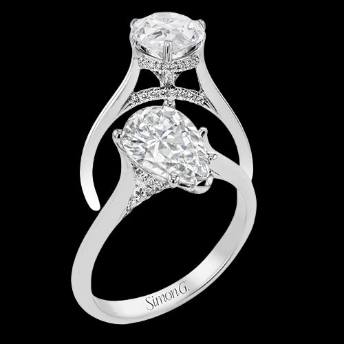 Engagement Ring in 18k Gold with Diamonds