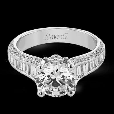 Engagement Ring in 18k Gold with Diamonds