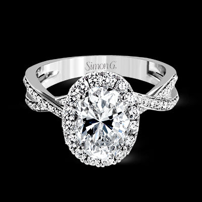 Engagement Ring in 18k Gold with Diamonds