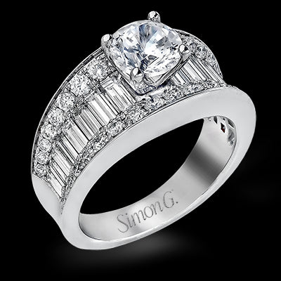 Engagement Ring in 18k Gold with Diamonds