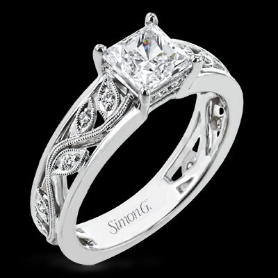 Engagement Ring in 18k Gold with Diamonds