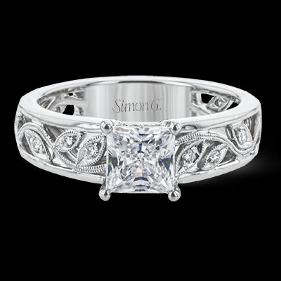 Engagement Ring in 18k Gold with Diamonds