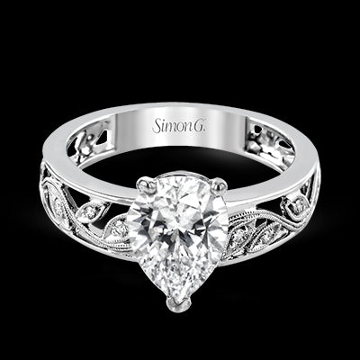 Engagement Ring in 18k Gold with Diamonds