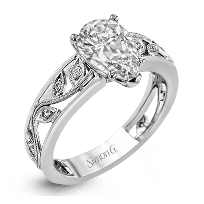 Engagement Ring in 18k Gold with Diamonds