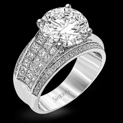 Engagement Ring in 18k Gold with Diamonds