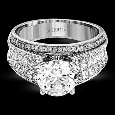 Engagement Ring in 18k Gold with Diamonds