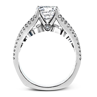 Engagement Ring in 18k Gold with Diamonds