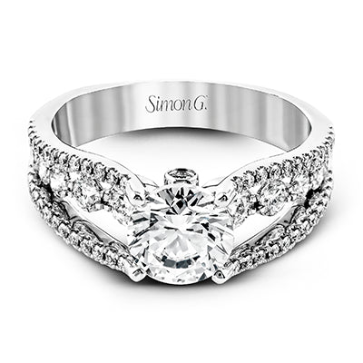 Engagement Ring in 18k Gold with Diamonds