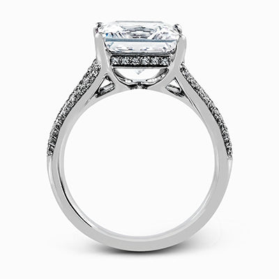 Engagement Ring in 18k Gold with Diamonds