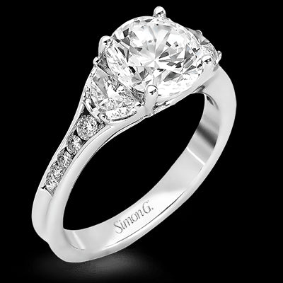 Engagement Ring in 18k Gold with Diamonds