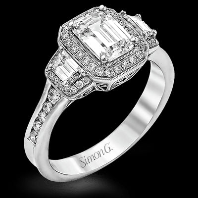 Engagement Ring in 18k Gold with Diamonds