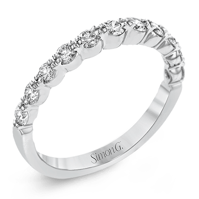 Engagement Ring in 18k Gold with Diamonds