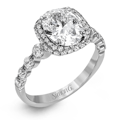 Engagement Ring in 18k Gold with Diamonds
