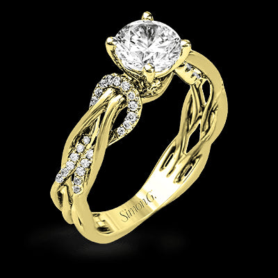 Engagement Ring in 18k Gold with Diamonds