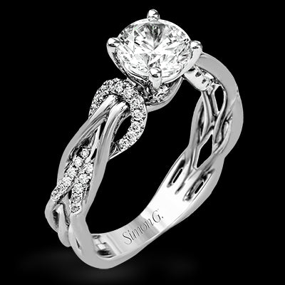 Engagement Ring in 18k Gold with Diamonds