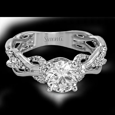 Engagement Ring in 18k Gold with Diamonds