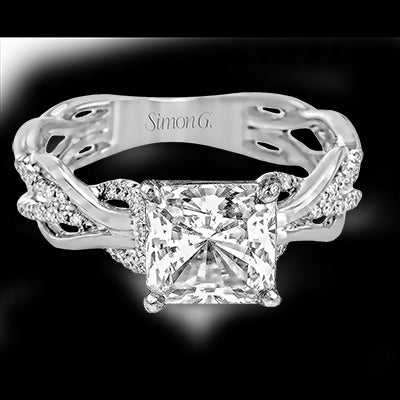 Engagement Ring in 18k Gold with Diamonds