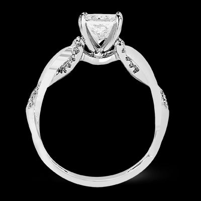 Engagement Ring in 18k Gold with Diamonds