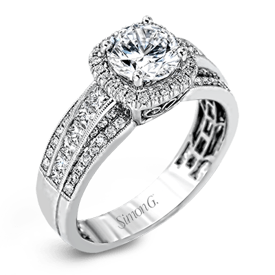 Engagement Ring in 18k Gold with Diamonds