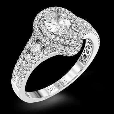 Engagement Ring in 18k Gold with Diamonds