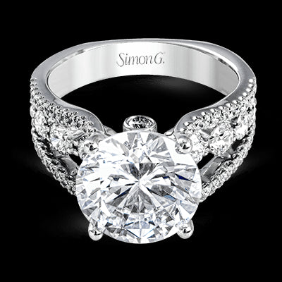 Engagement Ring in 18k Gold with Diamonds