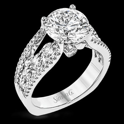 Engagement Ring in 18k Gold with Diamonds