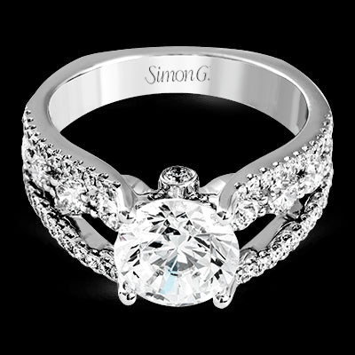 Engagement Ring in 18k Gold with Diamonds