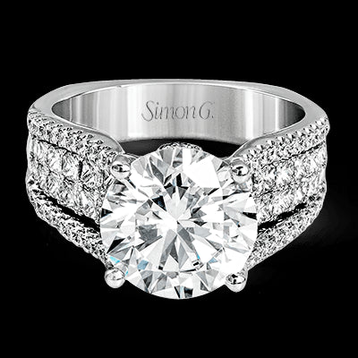 Engagement Ring in 18k Gold with Diamonds