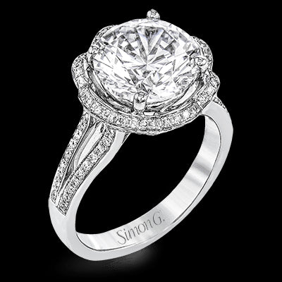 Engagement Ring in 18k Gold with Diamonds