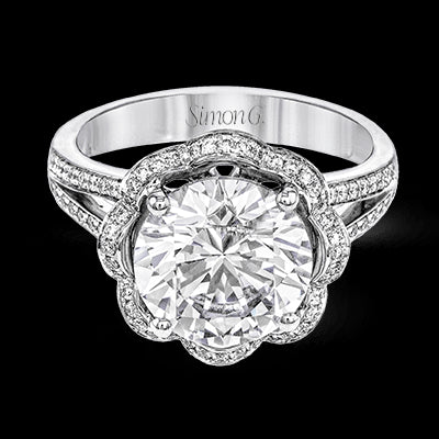 Engagement Ring in 18k Gold with Diamonds