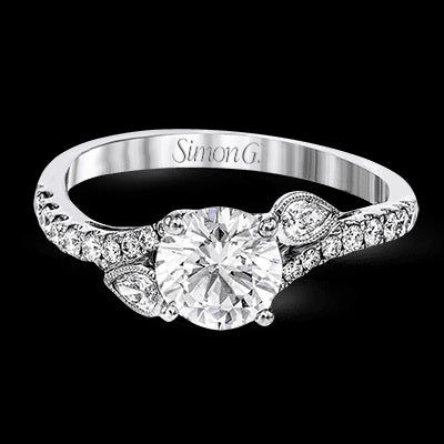 Engagement Ring in 18k Gold with Diamonds