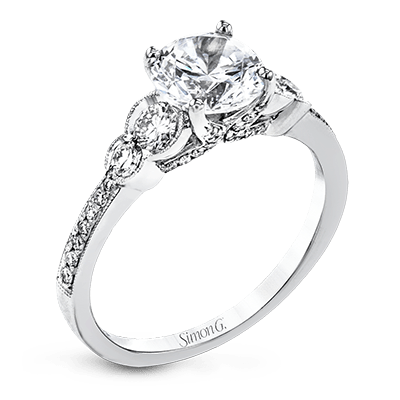 Engagement Ring in 18k Gold with Diamonds