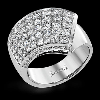 Right Hand Ring in 18k Gold with Diamonds