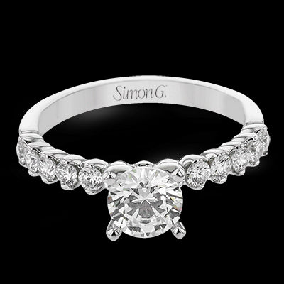 Engagement Ring in 18k Gold with Diamonds